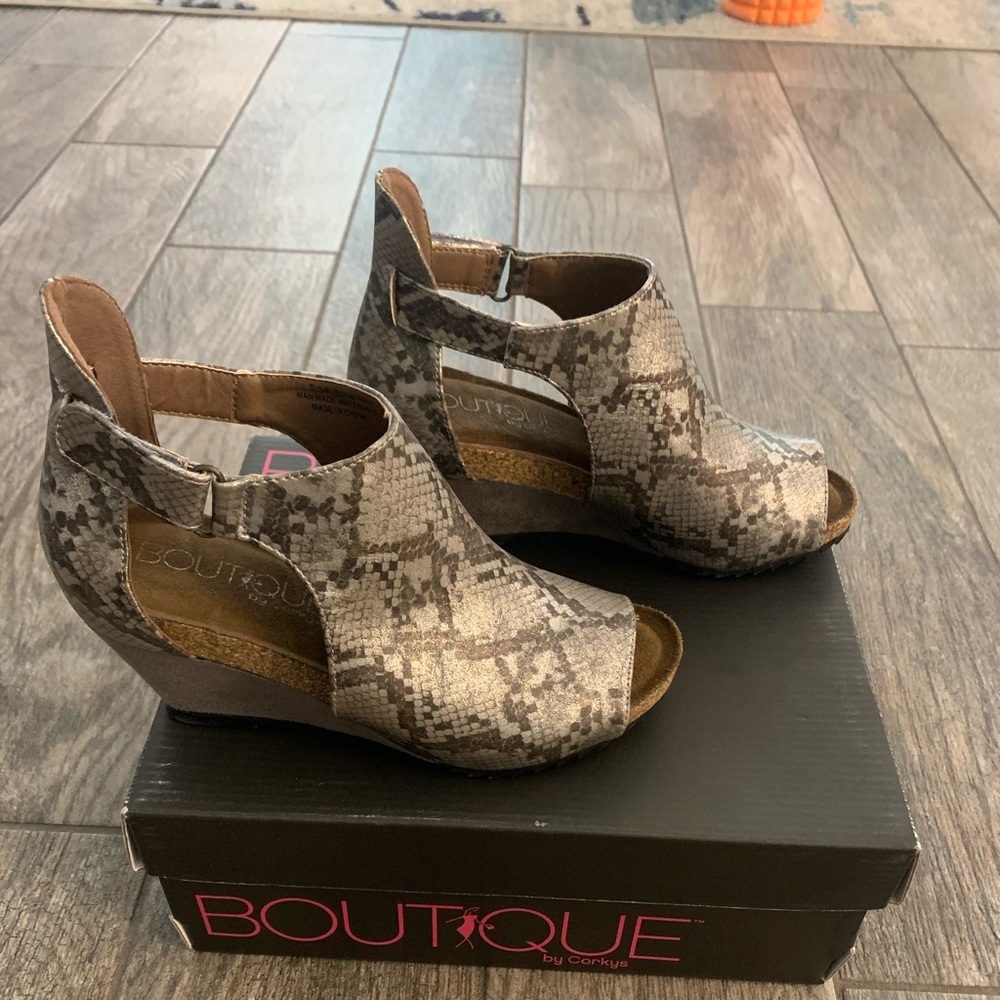 Corkys Wedges NEW